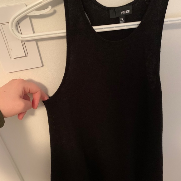 Wilfred Free (Aritzia) Black Loose Tank - Picture 2 of 4